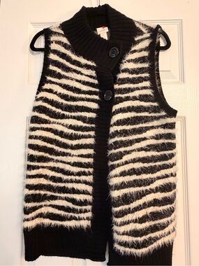 Chico's Size 0 Black White Eyelash Knit Sweater Vest Wool
Mohair Striped